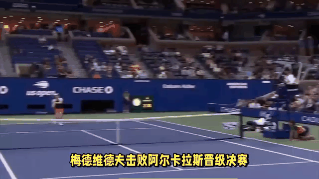 德约科维奇意外战胜美国队，晋级下一阶段引爆全场！(德约科维奇晋级男单决赛)