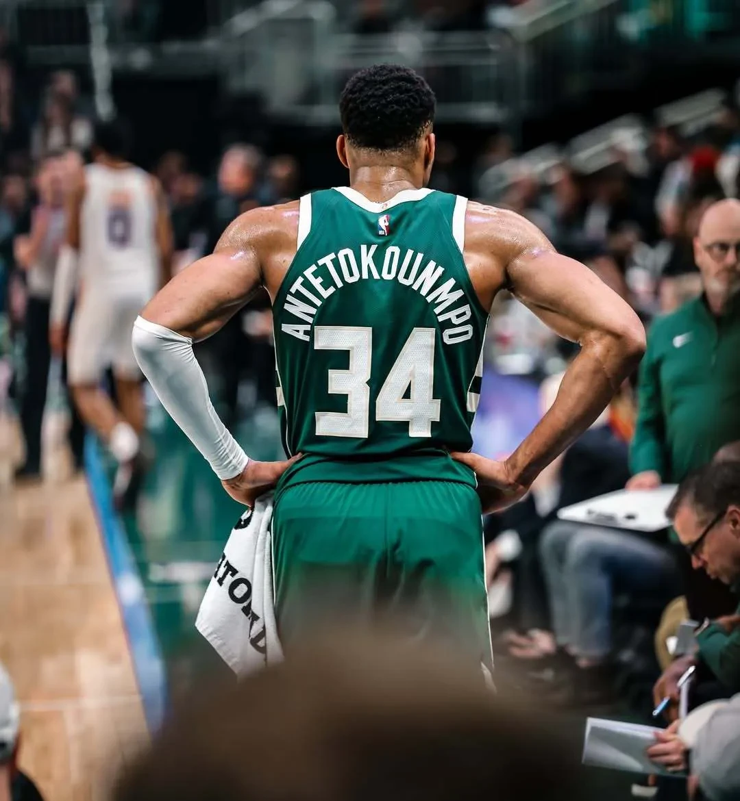 包含MAD不断突破！，字母哥连续十五场比赛得分超过比赛局势复杂赢得满堂喝彩的词条开云体育网页版入口