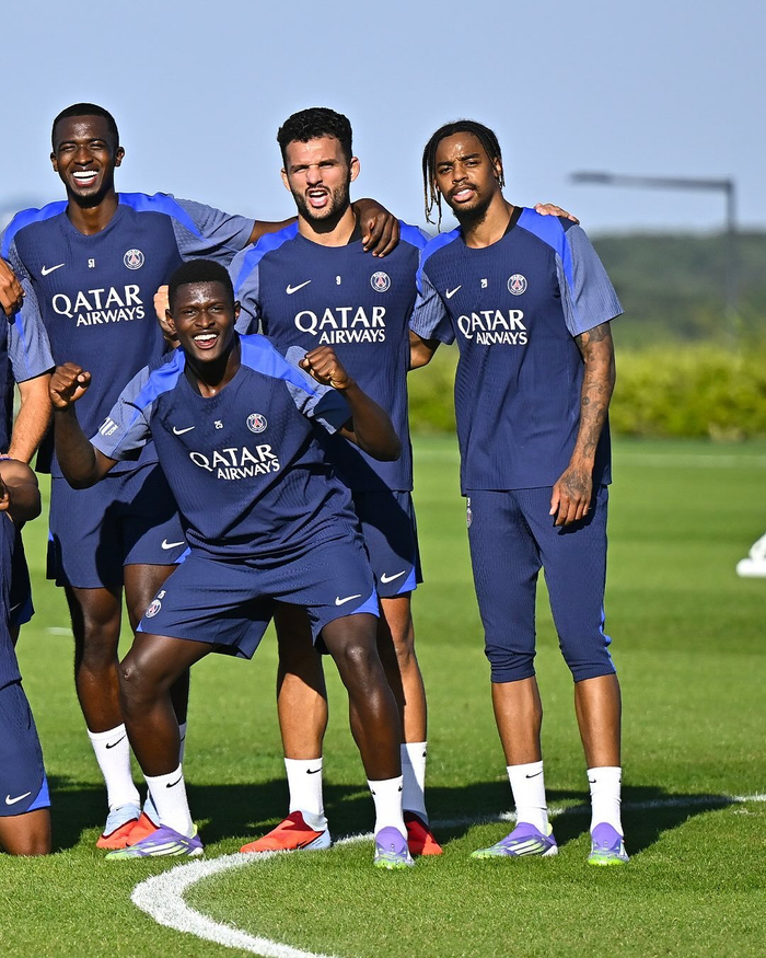 巴黎圣日耳曼发布备战花絮；今夜官宣签约；全明星赛任务艰巨；控场能力受关注的简单介绍